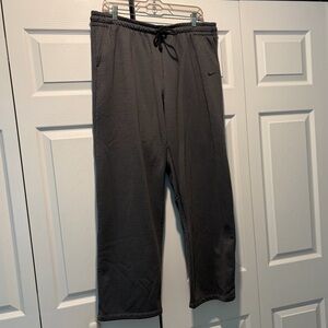 🍊Nike Women’s Charcoal Gray Therma-fit Joggers XL🍊